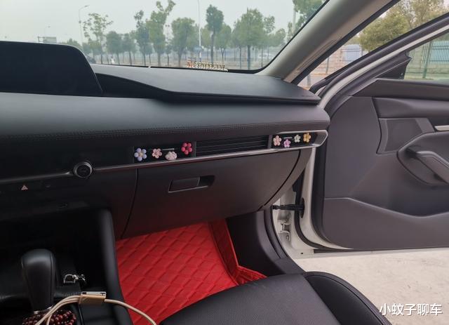 别克君威：提马自达昂克赛拉1.5L顶配版，油耗7L出头、隔音一般，这价格咋样