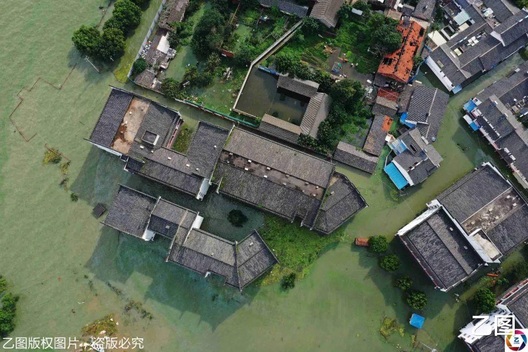 乙图|航拍巢湖1700年古庙，被洪水围困成孤岛，仍巍然屹立