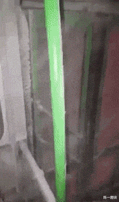 |早说了我们生活在虚拟世界，现在信了吧？ 哈哈哈