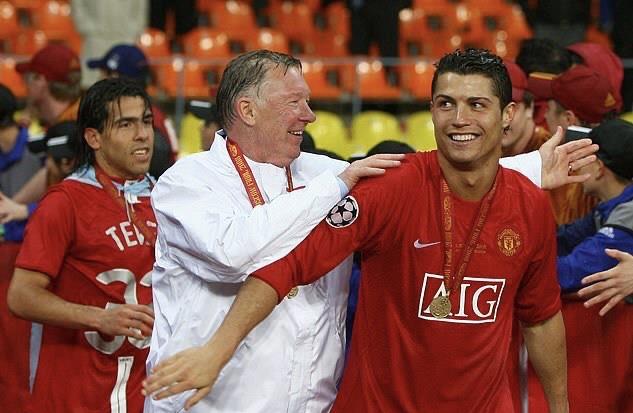 【梅西】梅西10: 5完胜C罗！15大足坛传奇眼中梅罗谁更强？