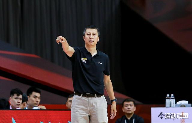 「辽宁男篮」篮球星断崖式下滑！1人得4分1人三节得5分，国家队再也不能录用他们了