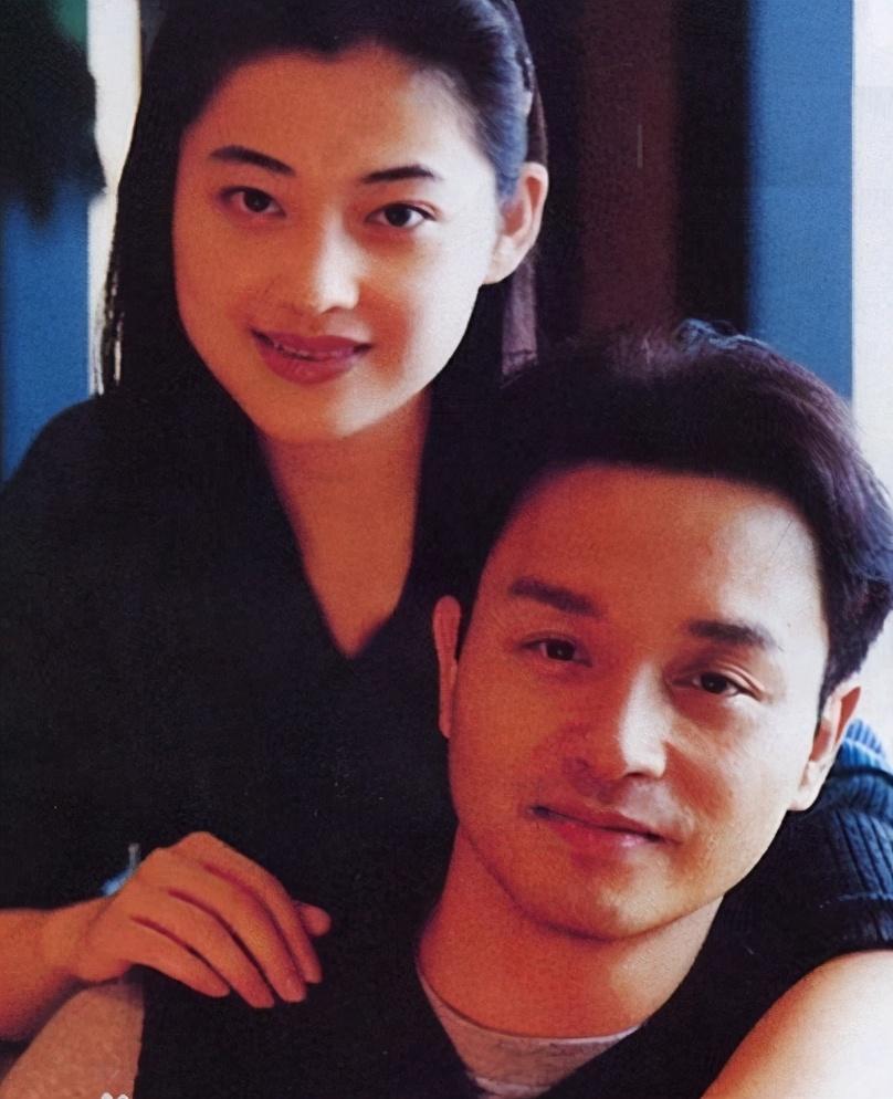 与前夫结婚7年没生孩子,二婚后立马生了俩,45岁被丈夫宠上天