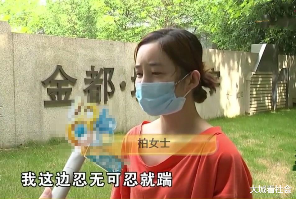 【瀍河】她踹碎玻璃门自残，却要保安赔医药费，物业：你先把门的钱赔了