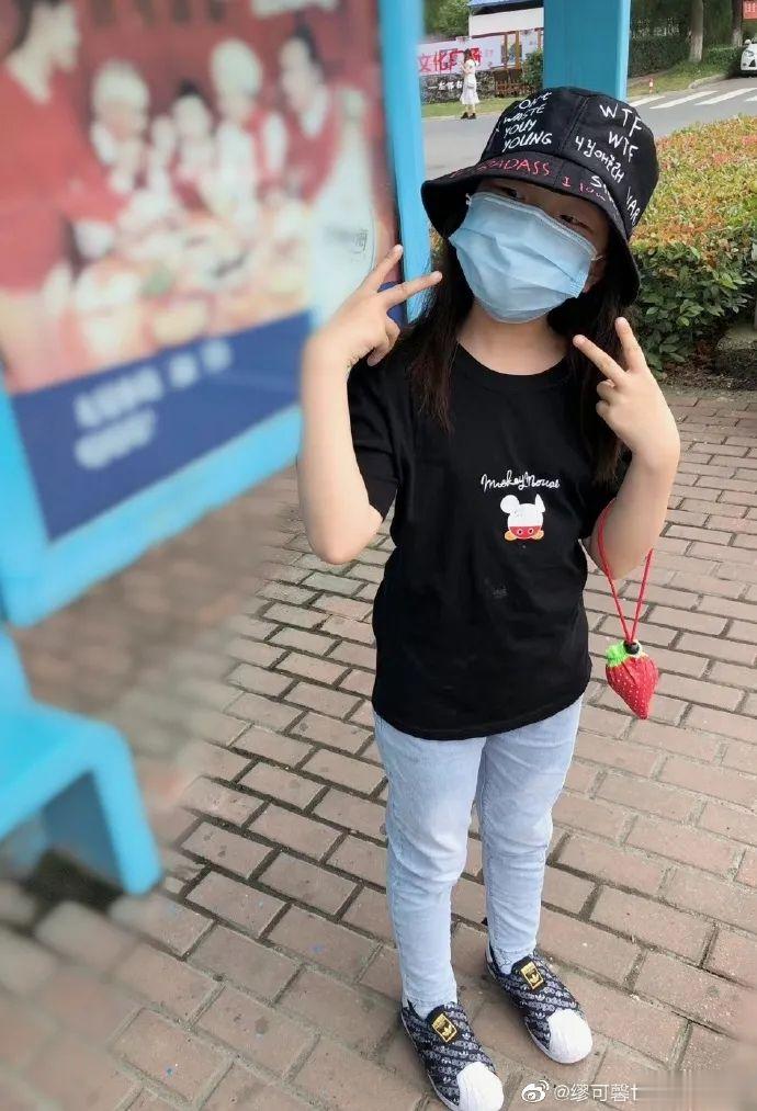 [负能量]小学生疑因作文被批“传递负能量”后坠亡，官方回应