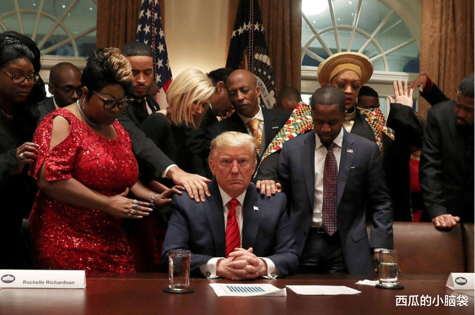 「特朗普」恶有恶报！特朗普收到黑人极端“罚单”：140000亿赔偿，少一分都不行