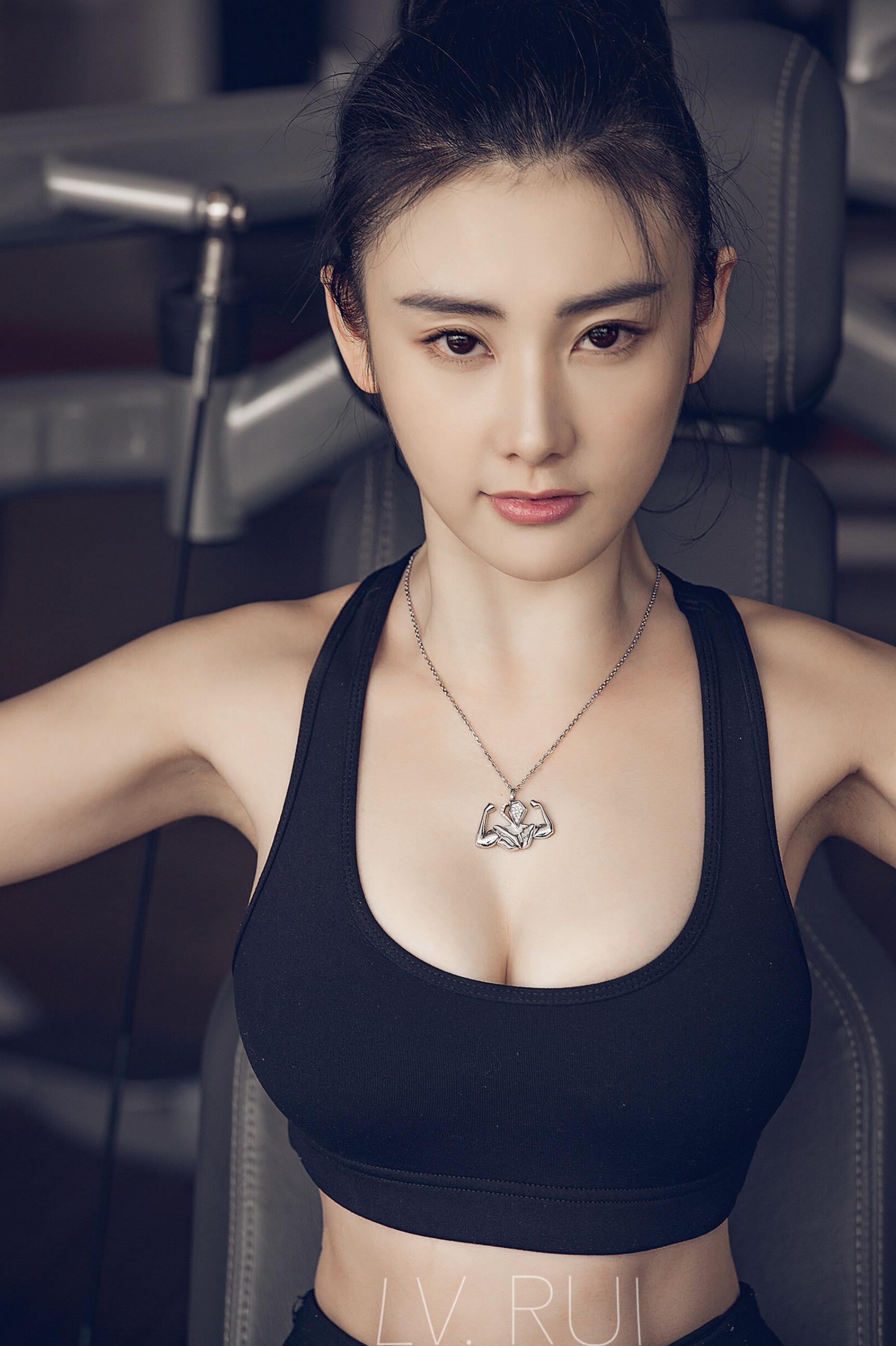 健身|建筑工人的肌肉和健身房练出来的肌肉, 有什么差距?