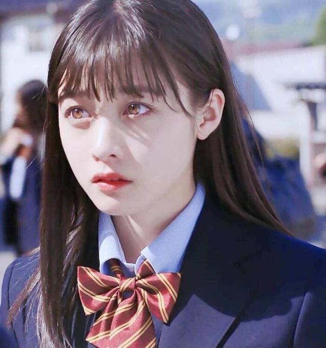 桥本环奈：日本千年美少女崩坏？桥本环奈发福上下一般粗，疑酗酒过多不自制