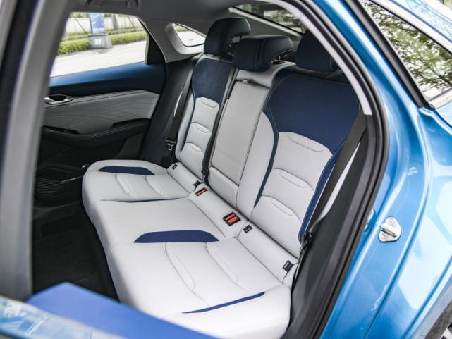 吉利|李书福又放出“猛虎”，一脚油门190马力，轴距2米8，比迈腾廉价10万