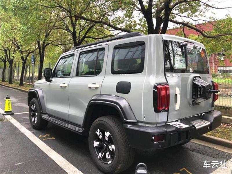 魏建军|魏建军太棒了，银色坦克300现街头，看到气势车主的口袋就松了！