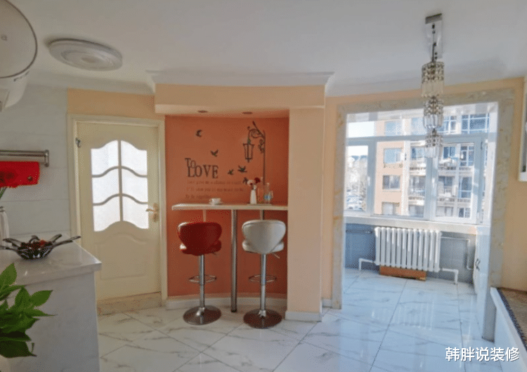 @50㎡单身公寓，这么奇葩的户型也能装得完美，该给设计师加鸡腿