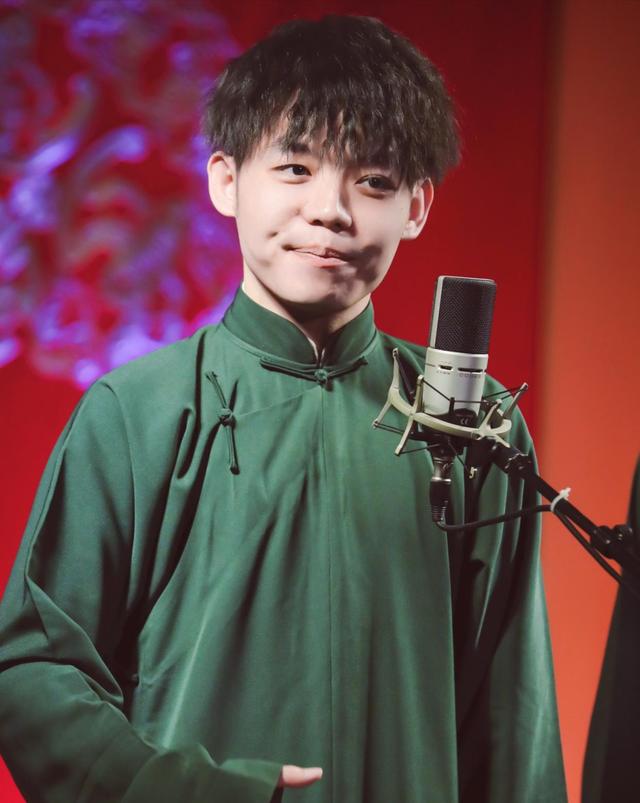 「无心法师」德云社唯一被摘过字的学员，他说“爱和本该爱的，都是相声”