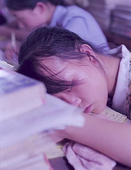 大学|高考再次发挥失常，只能去上二本，父亲却嫌丢人，逼我再次复读