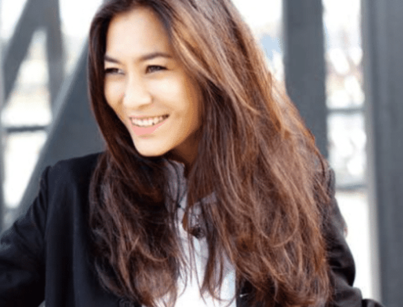 |著名女歌手唱成名曲，被评委嘲讽不会唱，网友：“班门弄斧”!