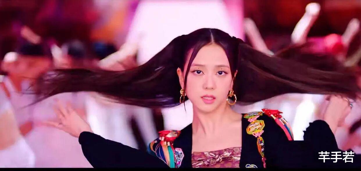 「lisa」BLACKPINK新歌有失水准，Lisa发布会颜值崩塌，MV造型备受吐槽