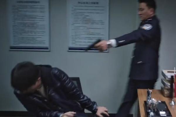 [孙铭]猎狐：杨建群被赵海清激怒，直接拿出手枪报仇，彻底黑化了？