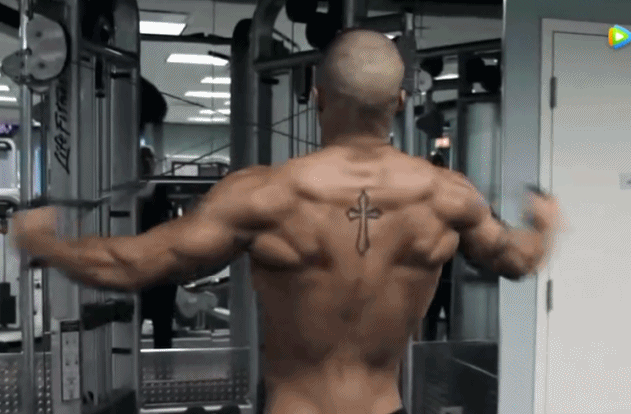 哑铃：史上最全的肩部训练，前束，中束，后束，强化完美的“虎头肩”