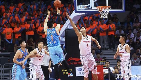 刘诗雯@湖人队食堂曝光，对比CBA广东宏远，差距显而易见