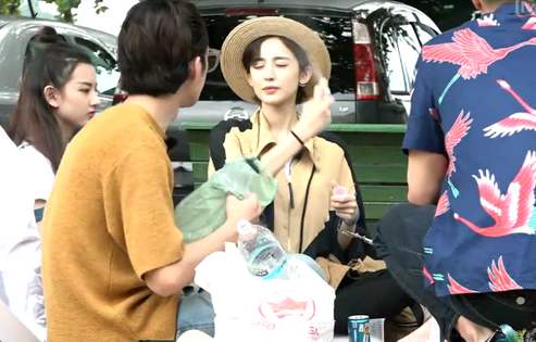 『刘涛』刘涛被爆旧照，和现在天差地别，知道她皮肤越来越“白”的秘诀了