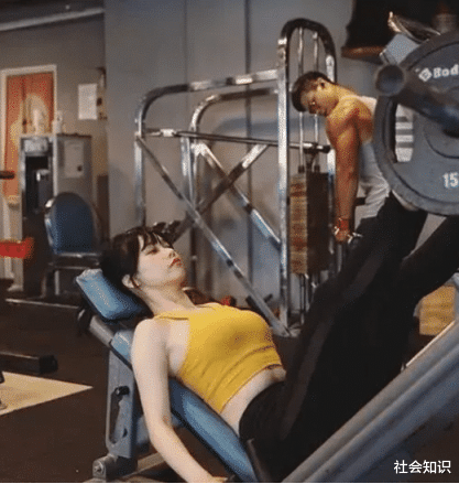 关之琳|台湾女孩因长得像关之琳走红，又是健身爱好者，拥有魔鬼般的身材