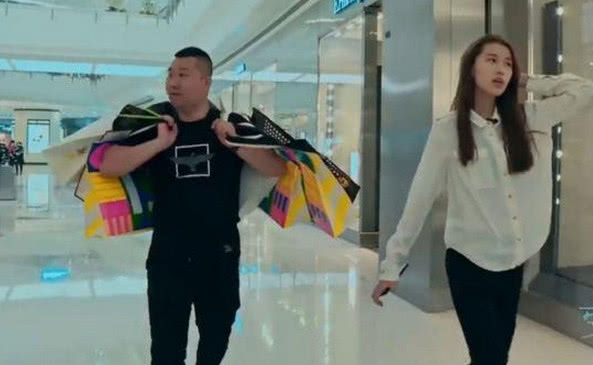 变形计@她是《变形计》里的巨婴,16岁时别人喂饭、剪指甲,现颜值秒杀众明星