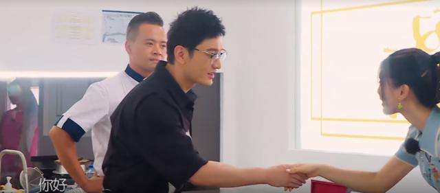 |从2亿豪华婚礼到现在的没戏可拍,四处求人没人理,他终于不红了?