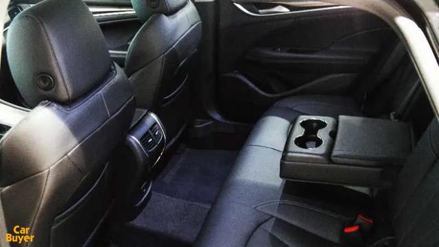 君越|君越VS亚洲龙：比空间、气场、质感，谁是B级车最高“绝对值”