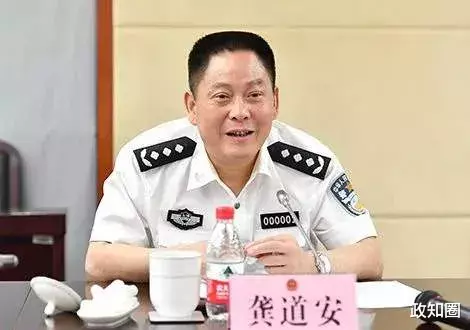 工人|十九大后沪上“首虎”!今年第三个副部级警界高官落马