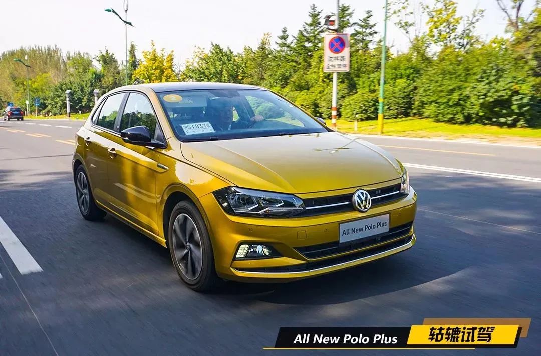 本田飞度|A0级车的较量，全新飞度对比POLO PLUS，谁才是真正的精品小车？