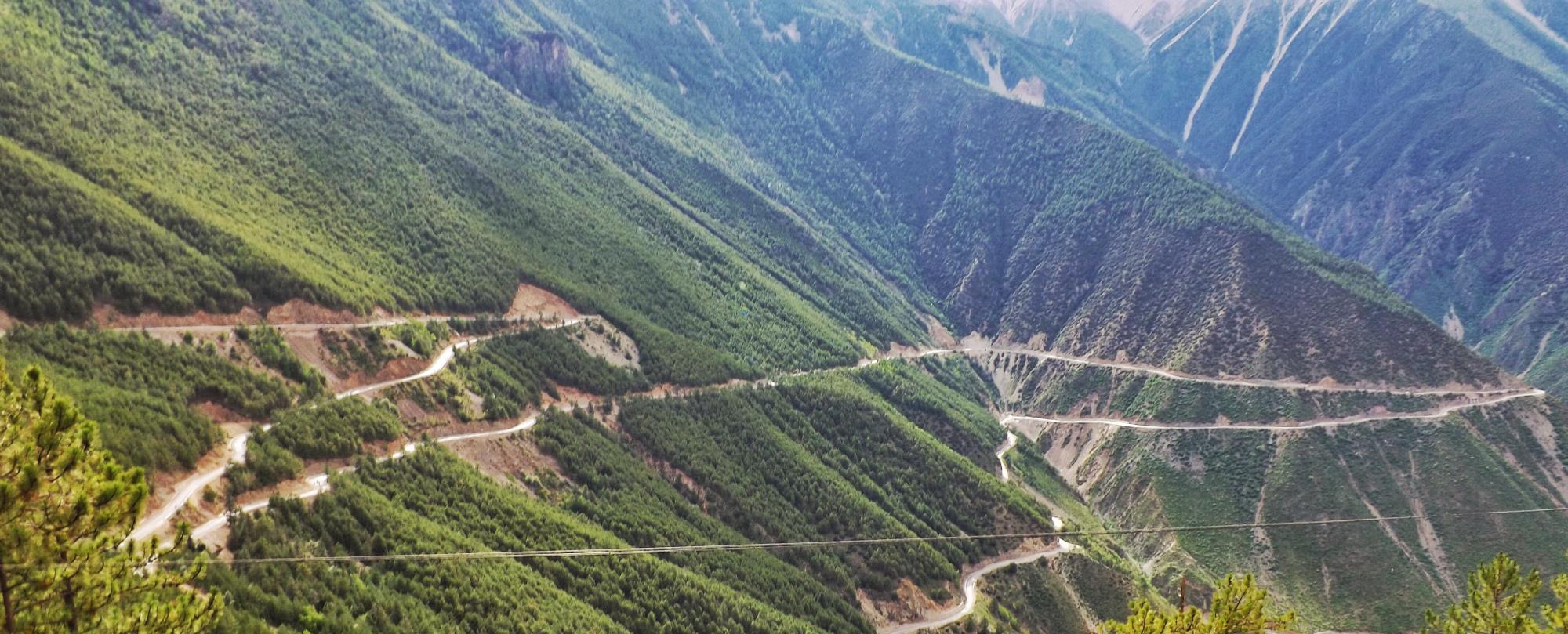#自驾#中国这条公路仅对国人开放，适合自驾游，并入选《中国国家地理》