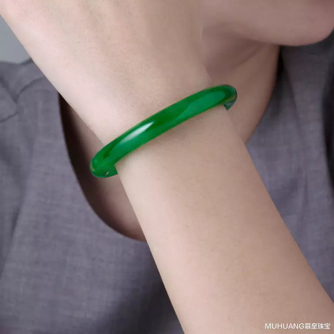 翡翠|2020年四大春拍落槌，翡翠类最高成交高达8070万港元！