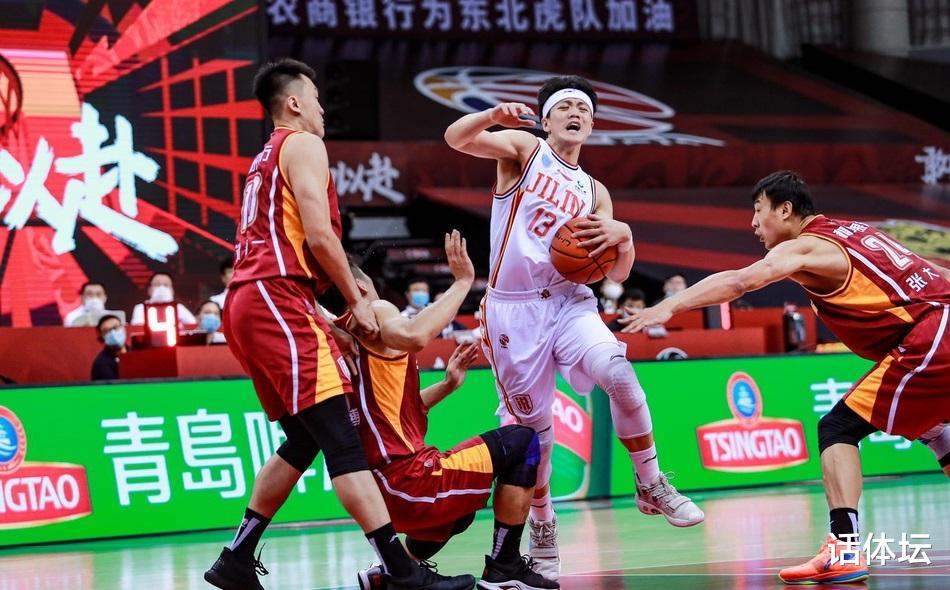 浙江男篮|场面火爆！CBA最强超新星对决，险造近20分大逆转，青春风暴打懵巨人杀手！