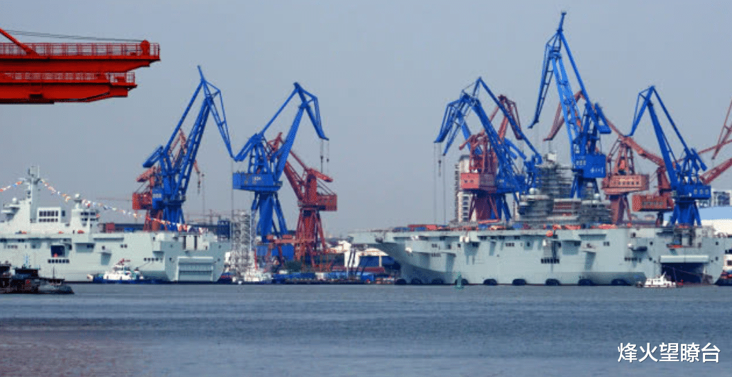 【直升机】第二艘直升机航母！我国第四艘航母！下水了！两舰同框80000吨！