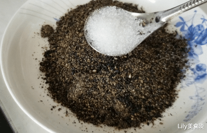 红糖|冬季，这黑色食物要常吃，每天吃一勺最养人，多做点囤起来冬天吃