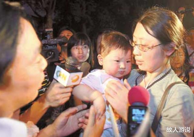 杭州▲汶川地震为学生付出生命的谭千秋，他女儿从北大毕业后又上了哈佛