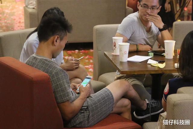 路由器|路由器摆放位置很讲究，如果放在这三个地方，百兆宽带也变龟速