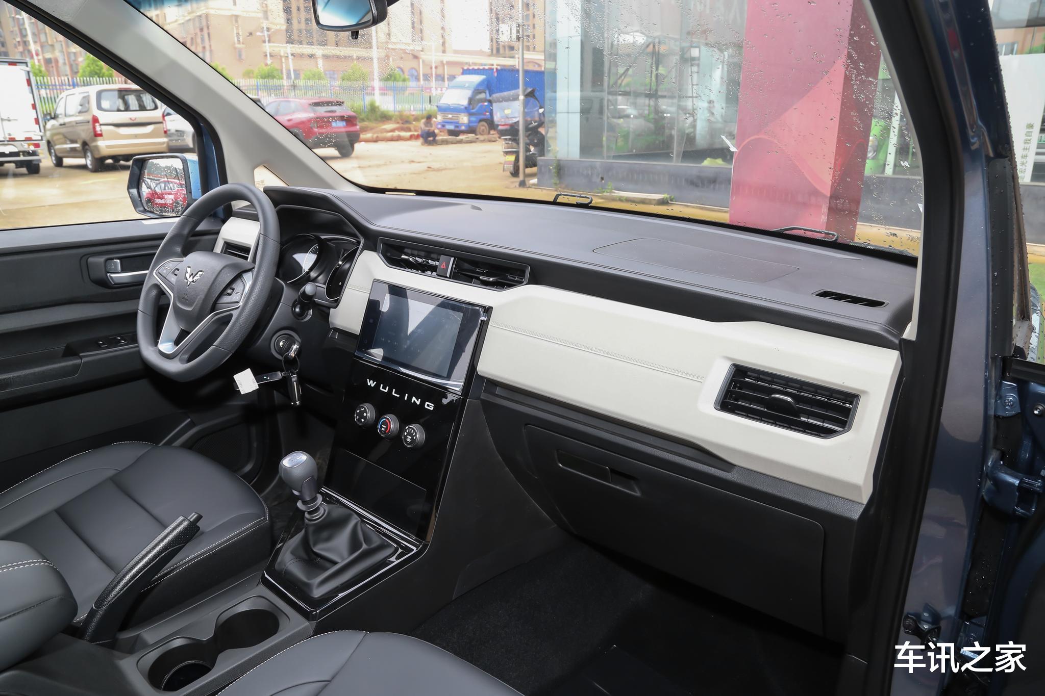 五菱宏光|五菱“拉货王”起售5.88万，可选5/7/8座，还提供1.5T动力