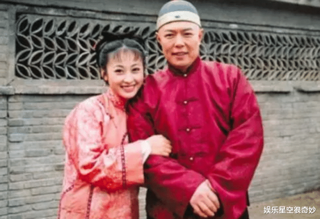 【张铁林】她11岁出道，与大25岁张铁林同居多年，今嫁给大23岁老公很幸福