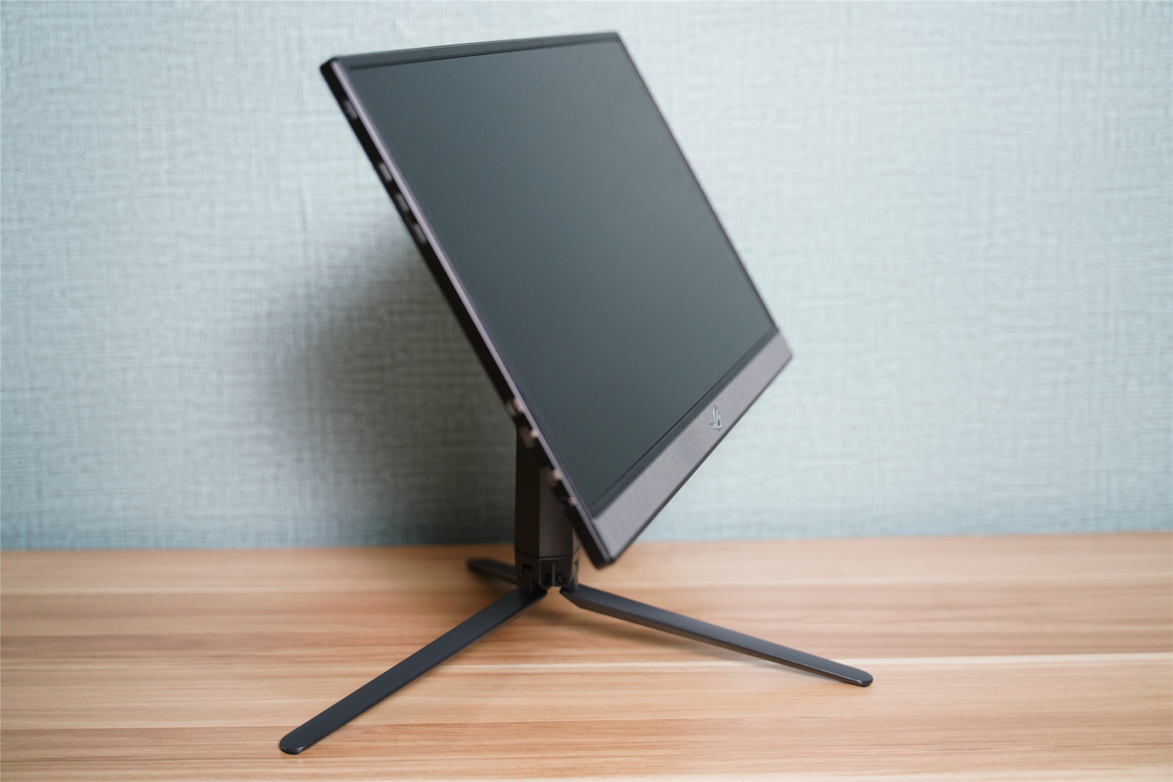 |全球首款240Hz+3ms电竞便携显示器,ROG XG17AHP评测