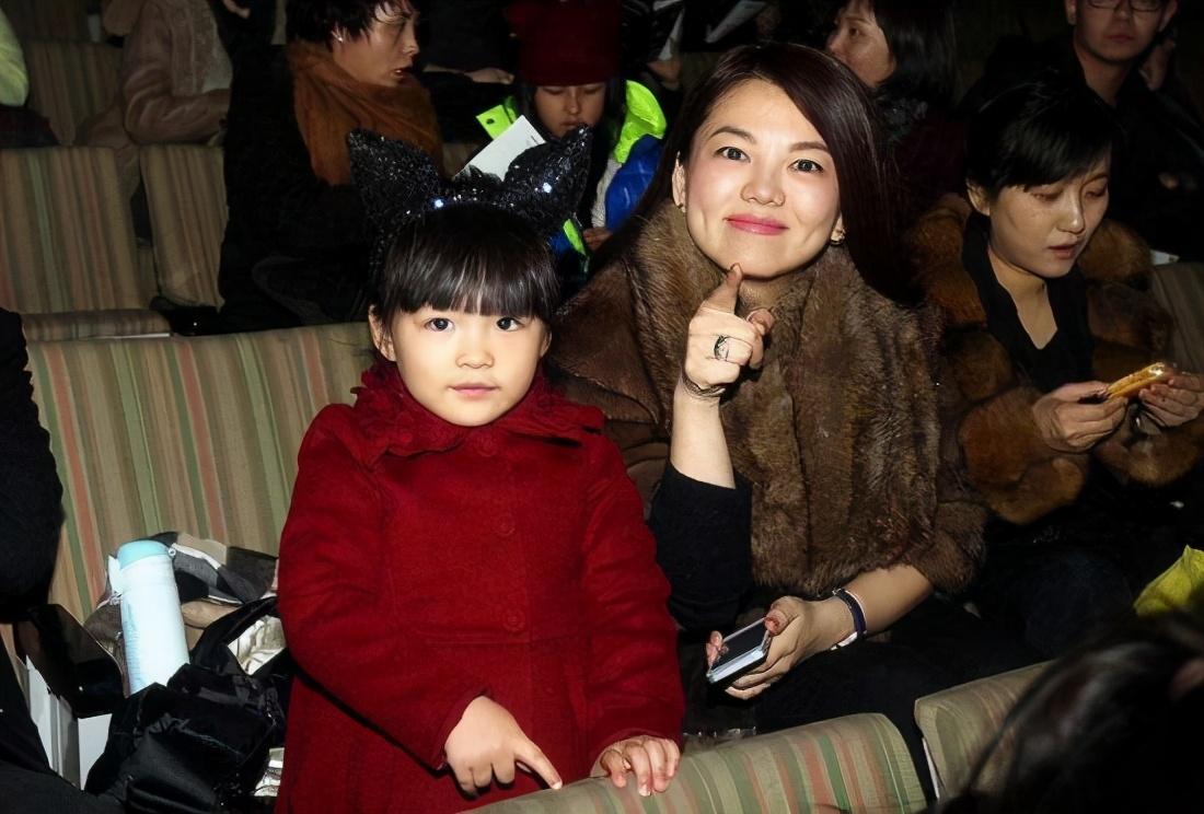 小S|大S“富养”女儿,小S“穷养”女儿,多年后两个孩子差距很明显