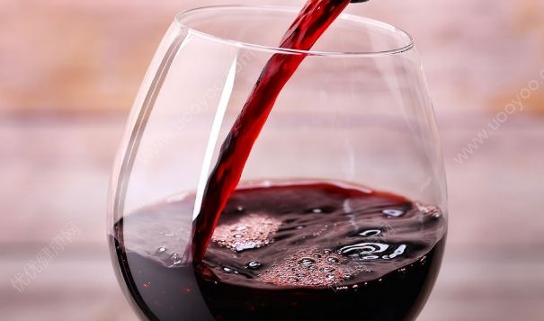 「高血压」高血压患者注意：3种食物再好吃也别碰, 贪吃脑出血会找上门!