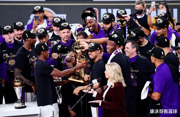 湖人队|9分2板1助！加盟湖人白捡一个总冠军，他决定留队，这对湖人连冠有利