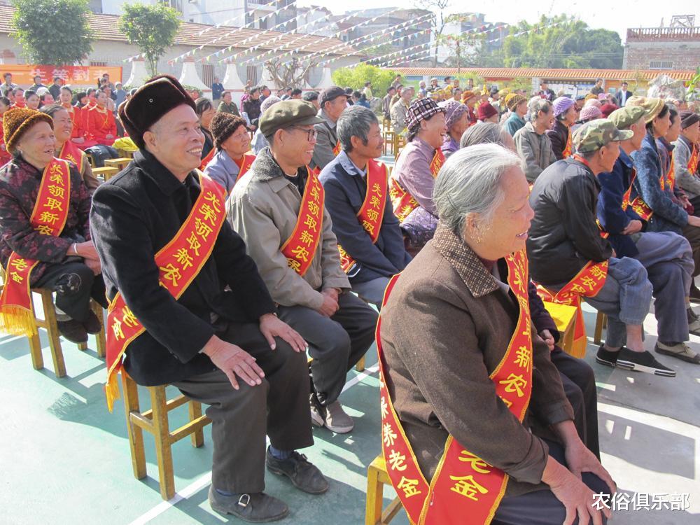 【养老保险】农村养老保险一年一百，政府补贴30，60岁后农民每月养老金是多少