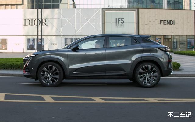 长安汽车|长安UNI-T为何能占据紧凑型SUV半壁江山？除颜值外，它还有啥过人之处