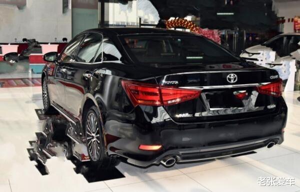 「丰田皇冠」从70万跌到22万，又一经典好车倒下，20年开不坏，可惜月销285台