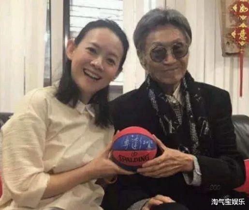 「春晚」他春晚一夜成名，50岁让17岁少女为他生子，如今成这样？