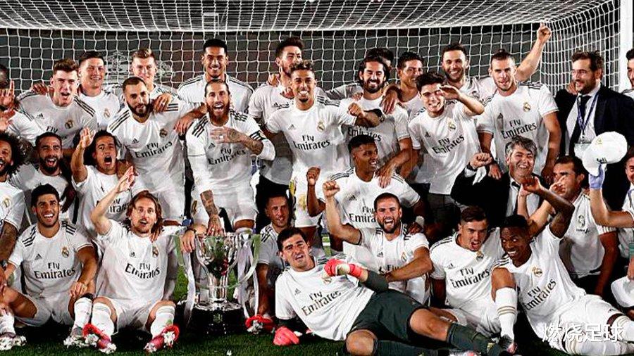 皇家马德里|皇马夺冠夜不和谐一幕!2大巨星不愿庆祝,尬笑旁观看戏