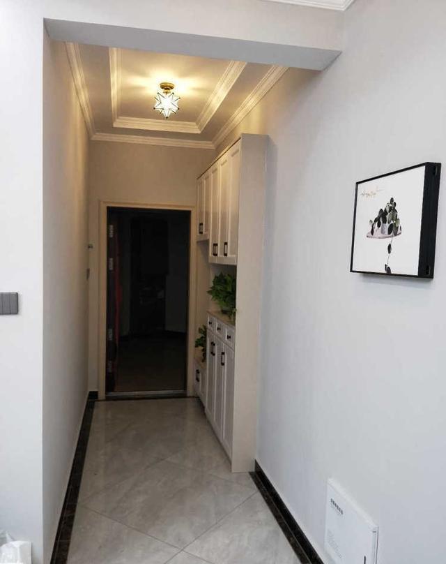 |晒晒装修18万的简欧风，入户玄关超实用大气，客厅沙发见了都赞