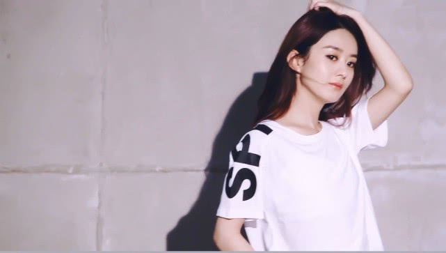 【冯绍峰】冯绍峰吃醋儿子粘赵丽颖，不喜欢自己，睡觉让赵丽颖抱着睡