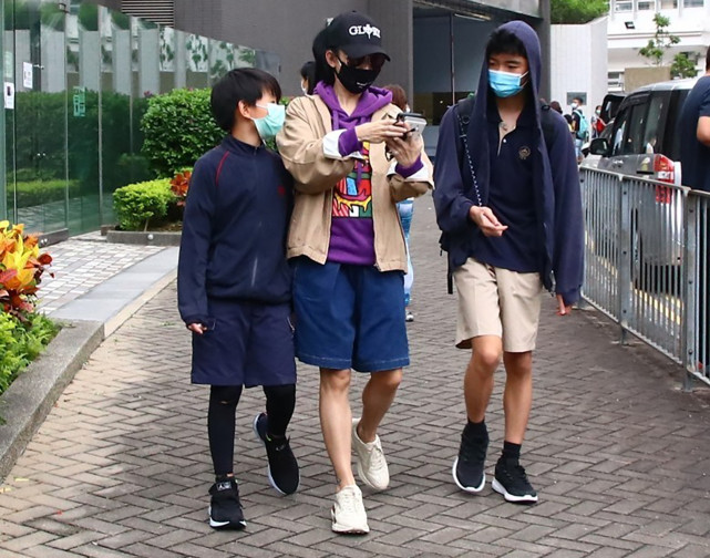 张柏芝|张柏芝豪宅现神秘男子,被疑是三胎生父,正面照曝光令人哭笑不得