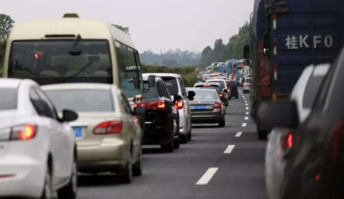 轿车：上过高速才知道，SUV和轿车差距这么大，车主后悔极了：能退车吗